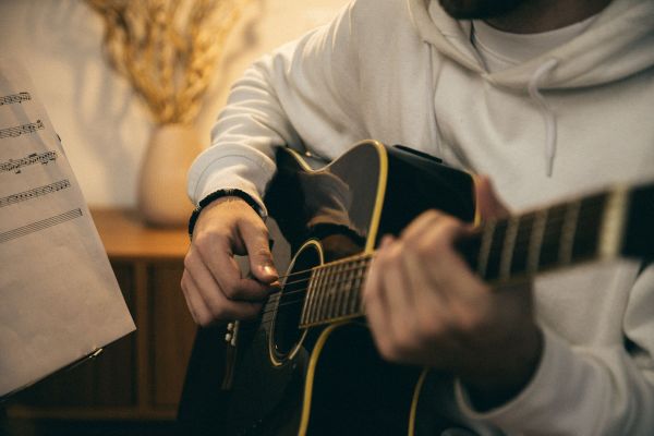 Les meilleurs conseils pour maîtriser la guitare à Toulon